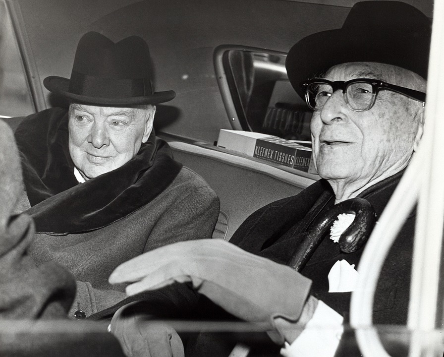 Winston Churchill -izquierda- con el poderoso consejero presidencial de EEUU, Bernard Baruch. (Pixabay)