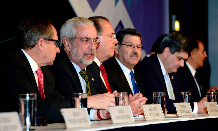 rector enrique graue wiecher, segundo de izquierda a derecha. (unam)