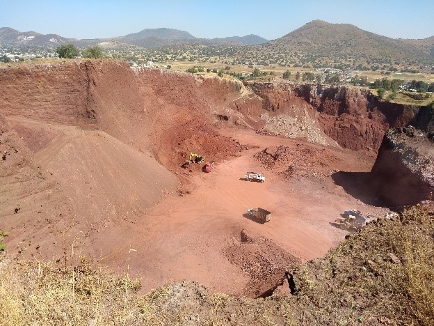 Cerros desaparecidos (Tezoyuca) por la extracción de tezontle para el NAIM. (JJARR)