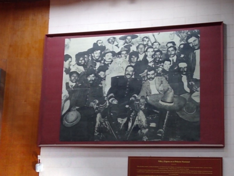 Emiliano Zapata y Pancho Villa. Fotografía expuesta en el Auditorio Álvaro Carrillo, en Chapingo, Texcoco, Estado de México. (JJARR)